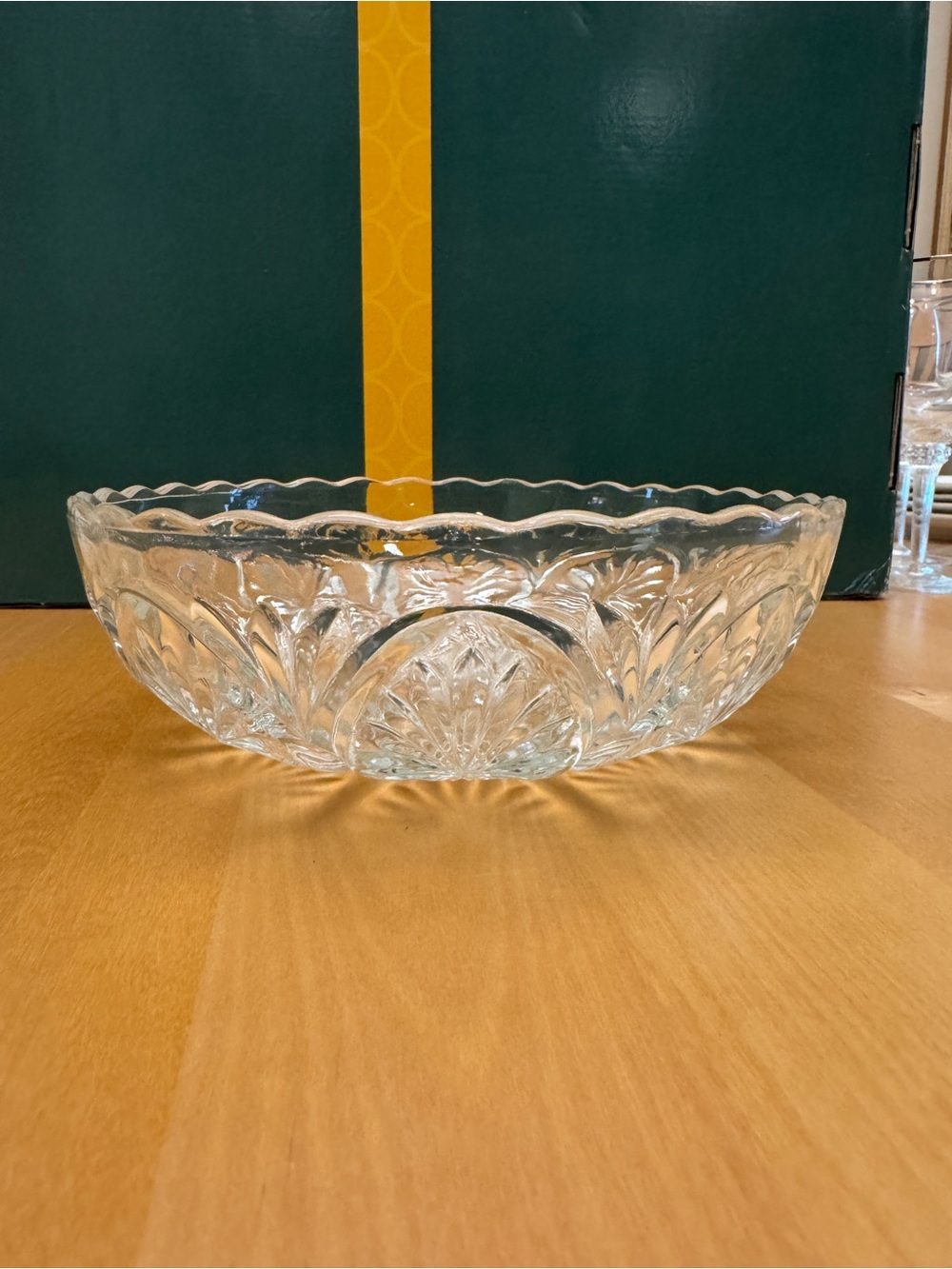 ANCHOR HOCKING MEDALLION CLEAR Glass 8" SERVING BOWL